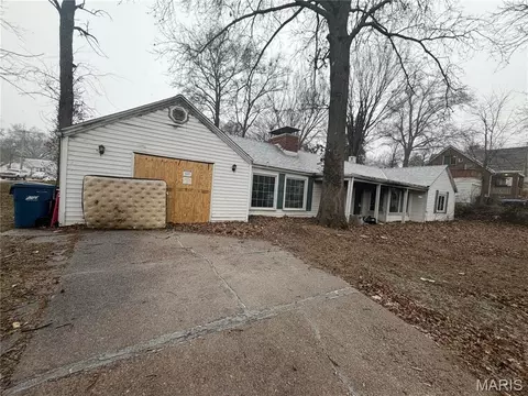35 Robert Ave, Ferguson, MO 63135