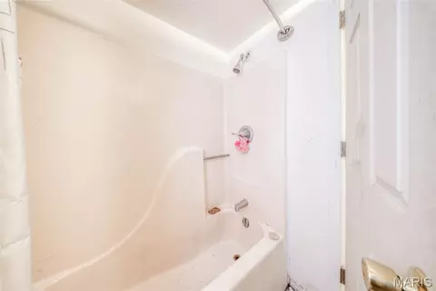 Bath - 22930 Hardy Ln, Saint Robert, MO 65584 photo 2 of 2