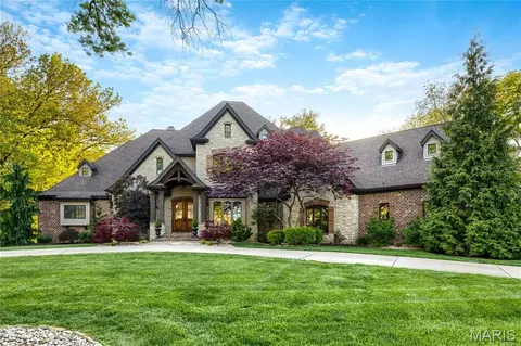 1015 Claymark Dr, Saint Louis, MO 63131
