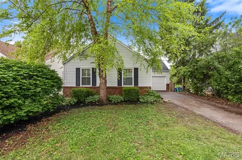 9722 Mueck Ter, Webster Groves, MO 63119