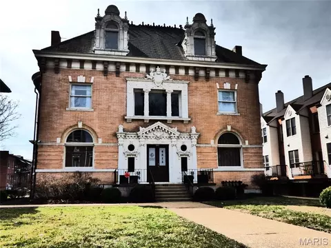 4512 W Pine Blvd, Saint Louis, MO 63108