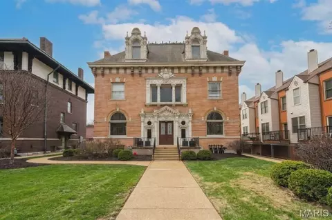 4512 W Pine Blvd, Saint Louis, MO 63108