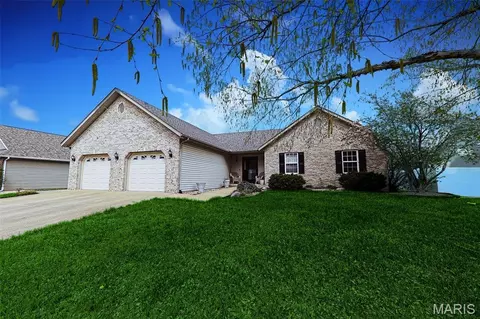 117 Northwoods Dr, Troy, IL 62294