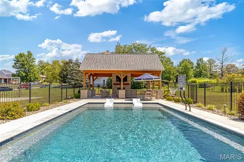 Exterior - 1069 Whitmoor Dr, Weldon Spring, MO 63304 photo 5 of 15