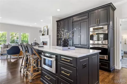 Kitchen - 1069 Whitmoor Dr, Weldon Spring, MO 63304 photo 4 of 4