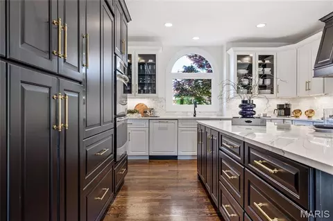 Kitchen - 1069 Whitmoor Dr, Weldon Spring, MO 63304 photo 2 of 4