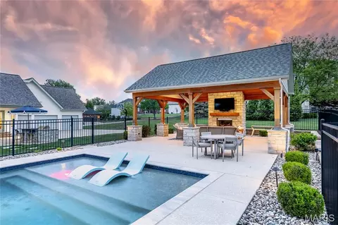 Exterior - 1069 Whitmoor Dr, Weldon Spring, MO 63304 photo 6 of 15