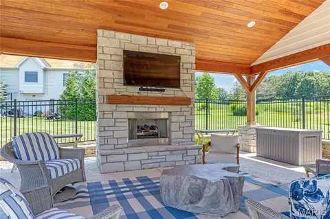 Exterior - 1069 Whitmoor Dr, Weldon Spring, MO 63304 photo 7 of 15