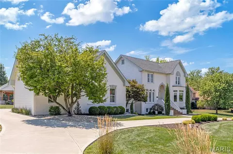 Exterior - 1069 Whitmoor Dr, Weldon Spring, MO 63304 photo 2 of 15