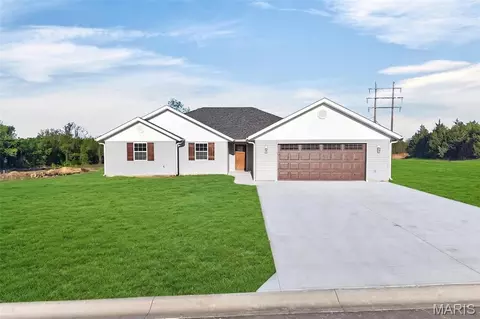 1725 Vadie Ave, Lebanon, MO 65536