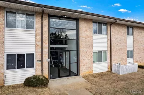 10117 Sakura Dr #F, Saint Louis, MO 63128