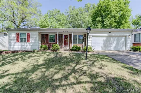 6305 Silver Fox Dr, Florissant, MO 63034