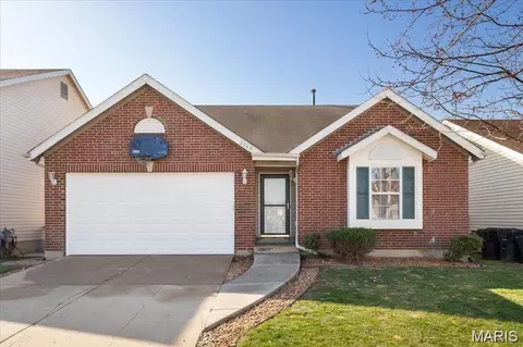 2749 Brookmeadow Dr, Belleville, IL 62221