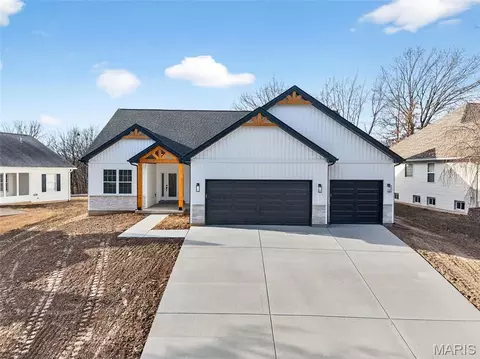 10643 Village Dr, Foristell, MO 63348