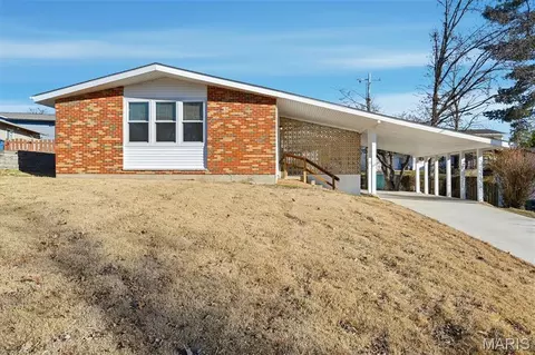 1068 Fernview Dr, Saint Louis, MO 63141
