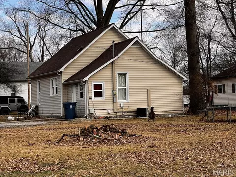 Exterior - 1002 S Maple St, Centralia, IL 62801 photo 6 of 7