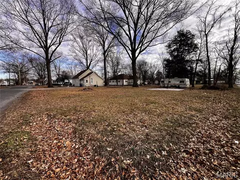 Exterior - 1002 S Maple St, Centralia, IL 62801 photo 7 of 7