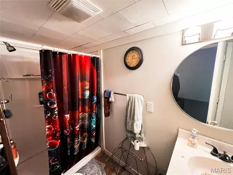 Bath - 1002 S Maple St, Centralia, IL 62801 photo 1 of 1