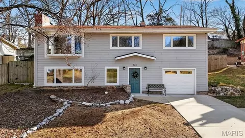 524 Hickory Hollow Ln, Saint Louis, MO 63122