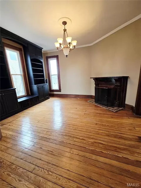 Living - 437 E 4th St, Alton, IL 62002 photo 1 of 2