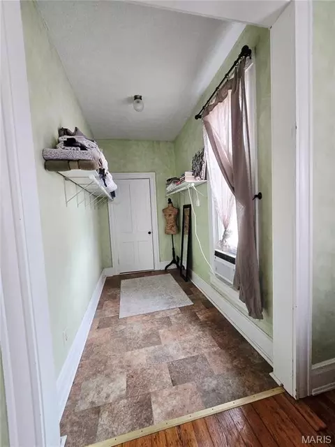 Entry Way - 437 E 4th St, Alton, IL 62002 photo 3 of 3
