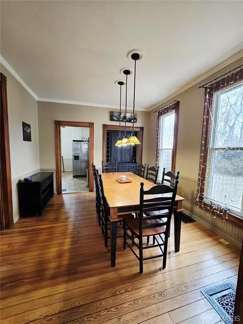 Dining - 437 E 4th St, Alton, IL 62002 photo 1 of 1