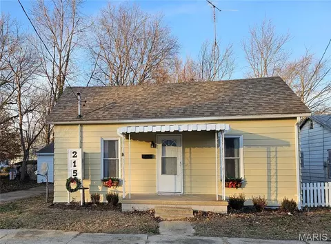 215 W Palmer St, Litchfield, IL 62056