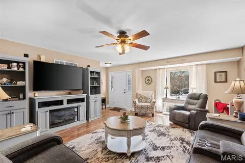 Living - 677 Rustic Valley Dr, Ballwin, MO 63021 photo 2 of 2