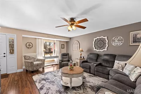 Living - 677 Rustic Valley Dr, Ballwin, MO 63021 photo 1 of 2