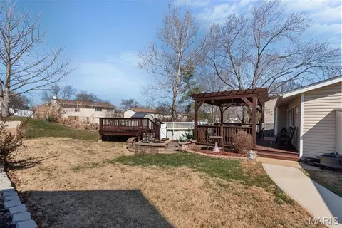 Exterior - 677 Rustic Valley Dr, Ballwin, MO 63021 photo 2 of 6