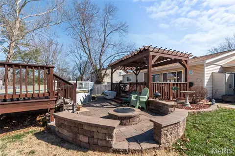 Exterior - 677 Rustic Valley Dr, Ballwin, MO 63021 photo 4 of 6