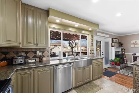 Kitchen - 677 Rustic Valley Dr, Ballwin, MO 63021 photo 4 of 4