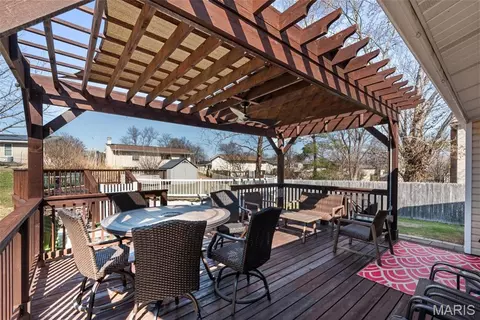 Exterior - 677 Rustic Valley Dr, Ballwin, MO 63021 photo 3 of 6