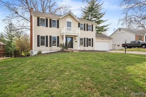 120 Hunters Pointe Dr, Saint Charles, MO 63304