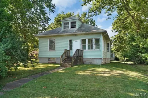 2801 Brown St, Alton, IL 62002