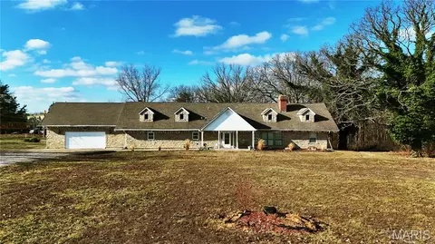 2707 N Service Rd W, Saint Clair, MO 63077