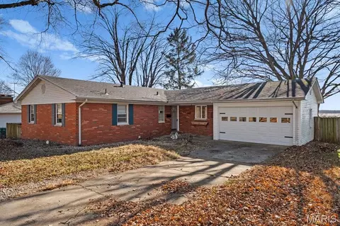 702 Mary Jane St, Lebanon, IL 62254