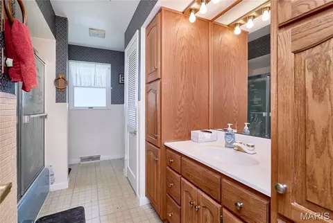 Bath - 339 White Rd, Hawk Point, MO 63349 photo 1 of 1