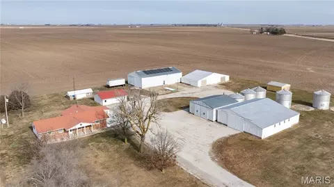 7067 Oak Ave, Raymond, IL 62560