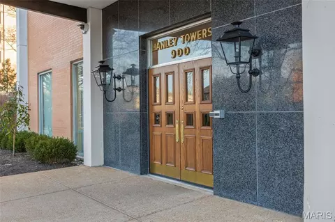 900 S Hanley Rd #11B, Clayton, MO 63105