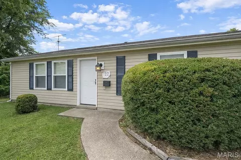 122 Lazarcheff Dr, Cahokia, IL 62206