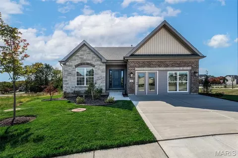 4 Challenger Ct, O'fallon, MO 63366