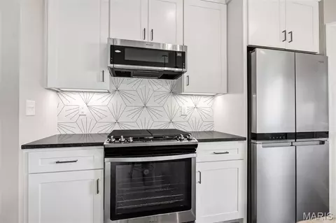 Kitchen - 4 Challenger Ct, O'fallon, MO 63366 photo 4 of 5