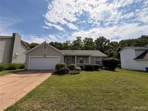 5260 Edgemere Dr, Black Jack, MO 63033
