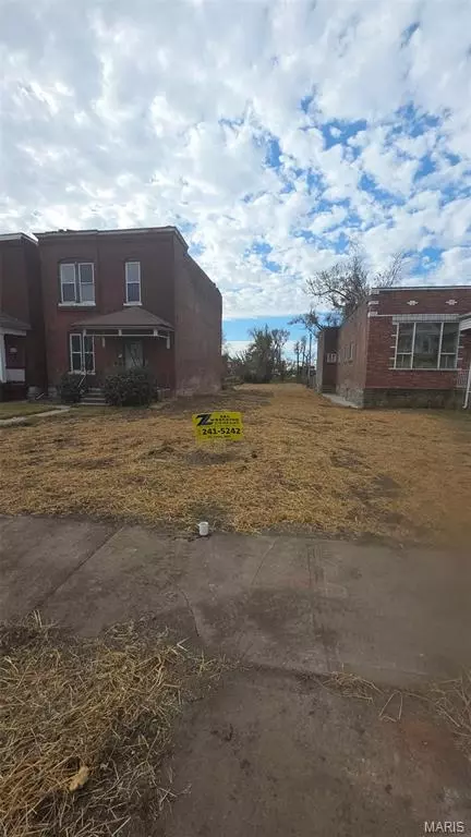 4746 Hammett Place Pl, Saint Louis, MO 63113