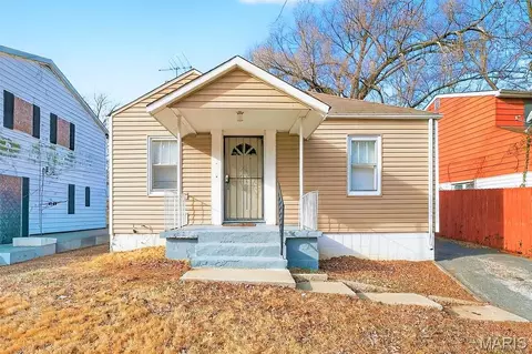 9717 Winkler Dr, Saint Louis, MO 63136