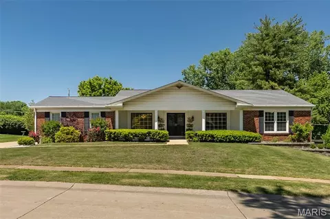 329 Portico Ct, Chesterfield, MO 63017