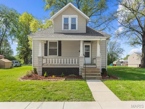 210 E Laurel St, Millstadt, IL 62260