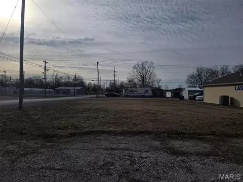 1910 Franklin St, Carlyle, IL 62231