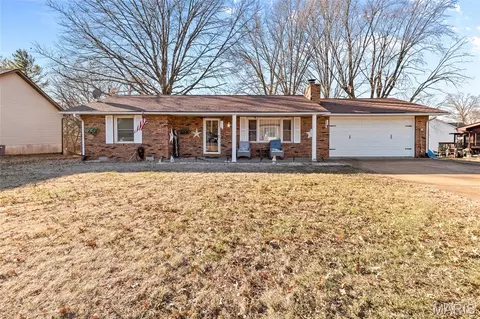 42 Duke Dr, Maryville, IL 62062